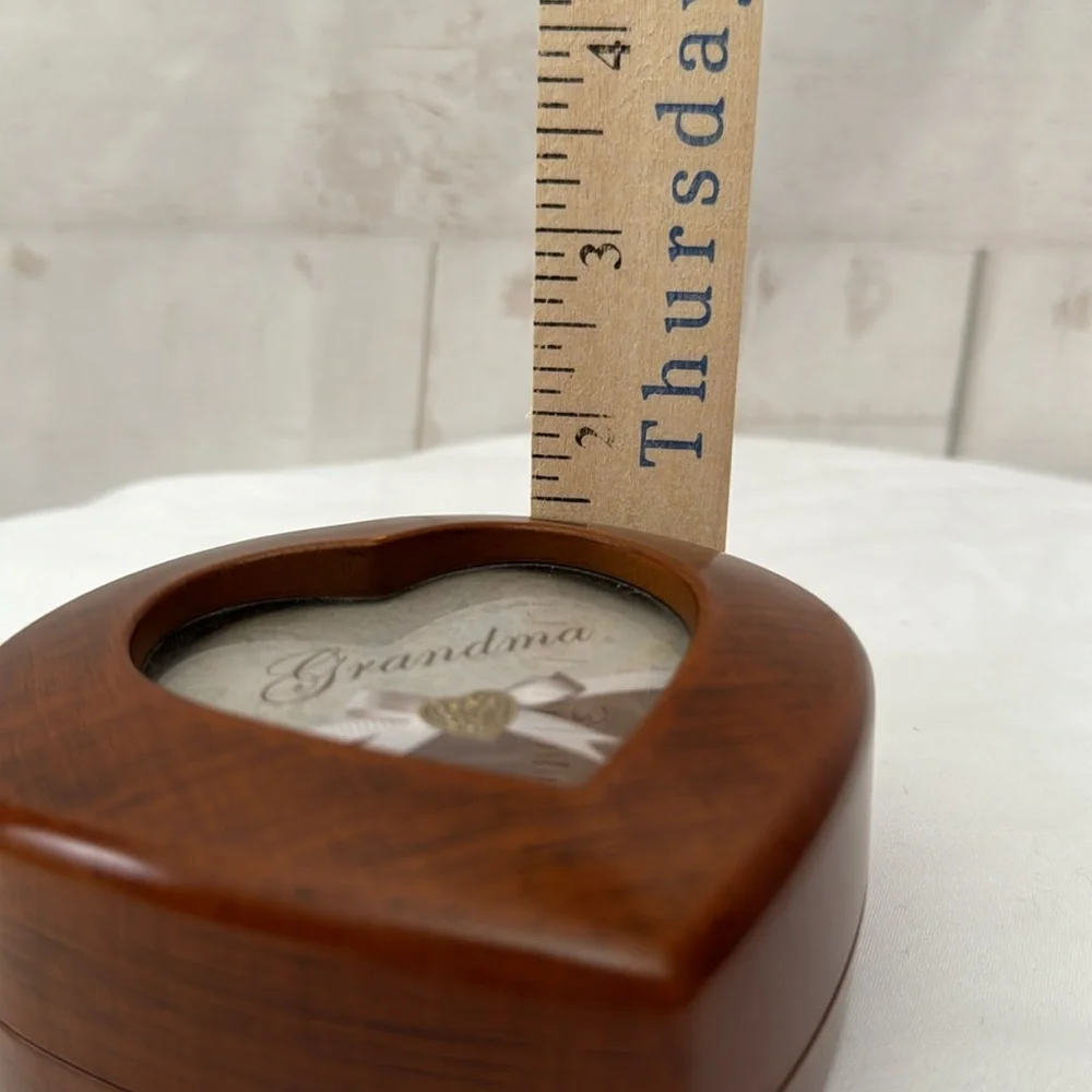 unbranded heart trinket